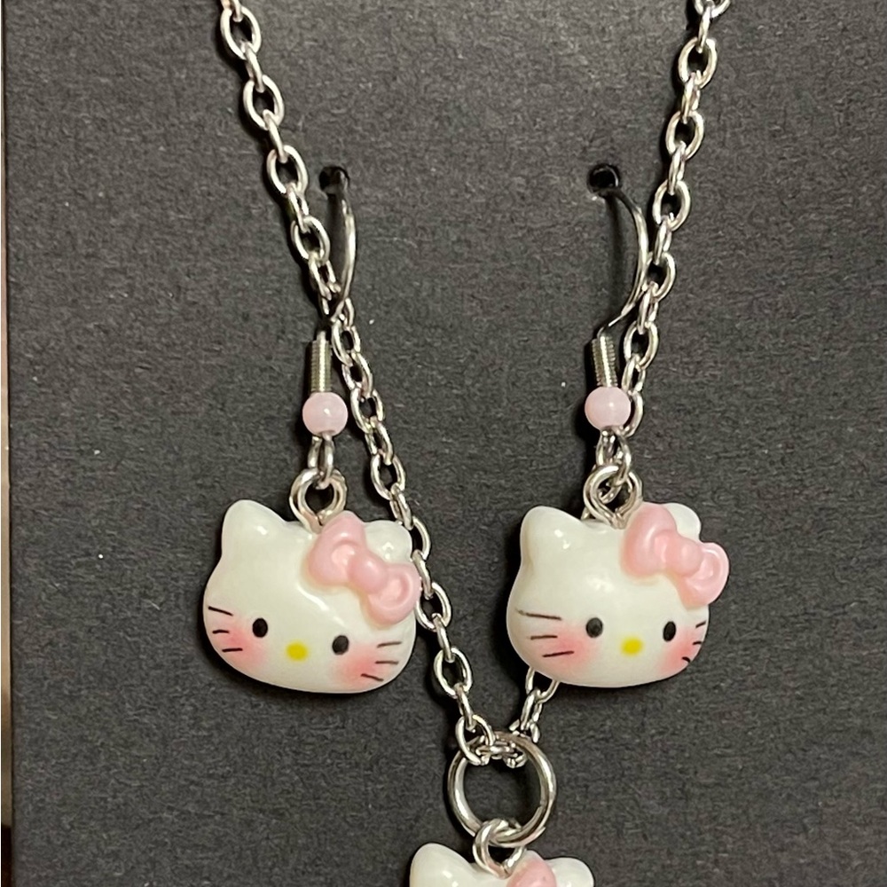 Hello Kitty Pink Bow Jewelry Set - Picture 2 of 5